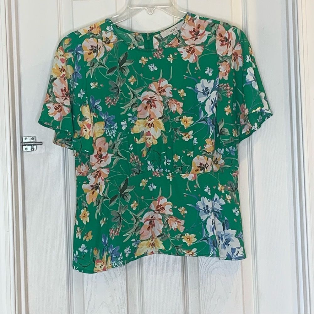Loft Floral Peplum Top Round Neck Short Sleeves Green Women's Size 6 - Picture 12 of 13
